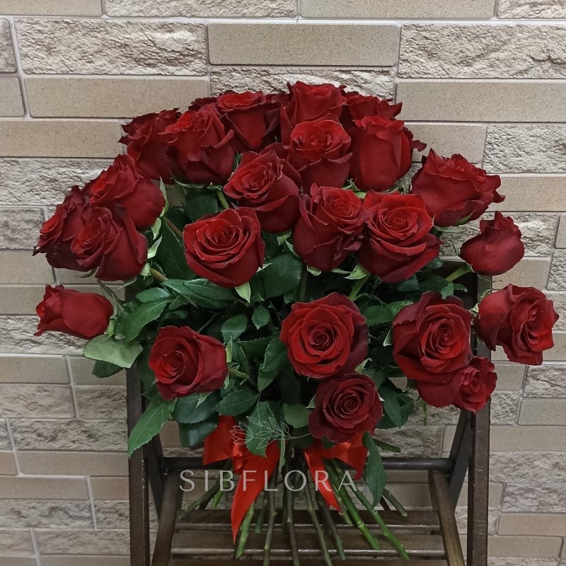 33 красные розы