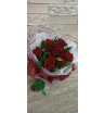 Букет «7 красных роз с зеленью»