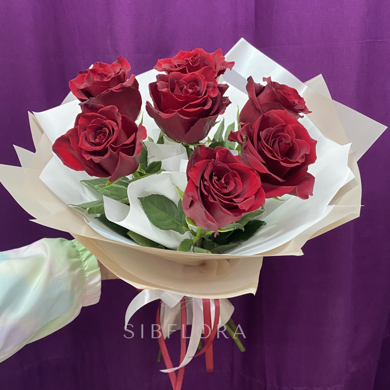 Букет «Букет из 7 красных роз в оформлении» 3