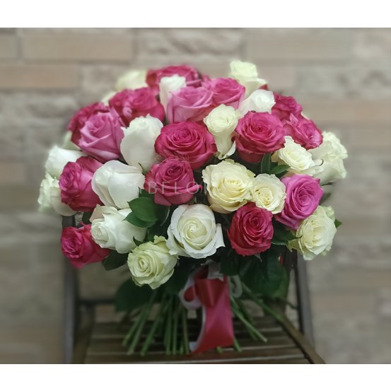 Букет «51 белая и розовая роза»