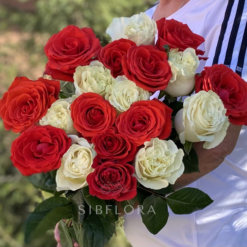 Букет из 19 роз Nina и Mondiale (Эквадор), 50 см