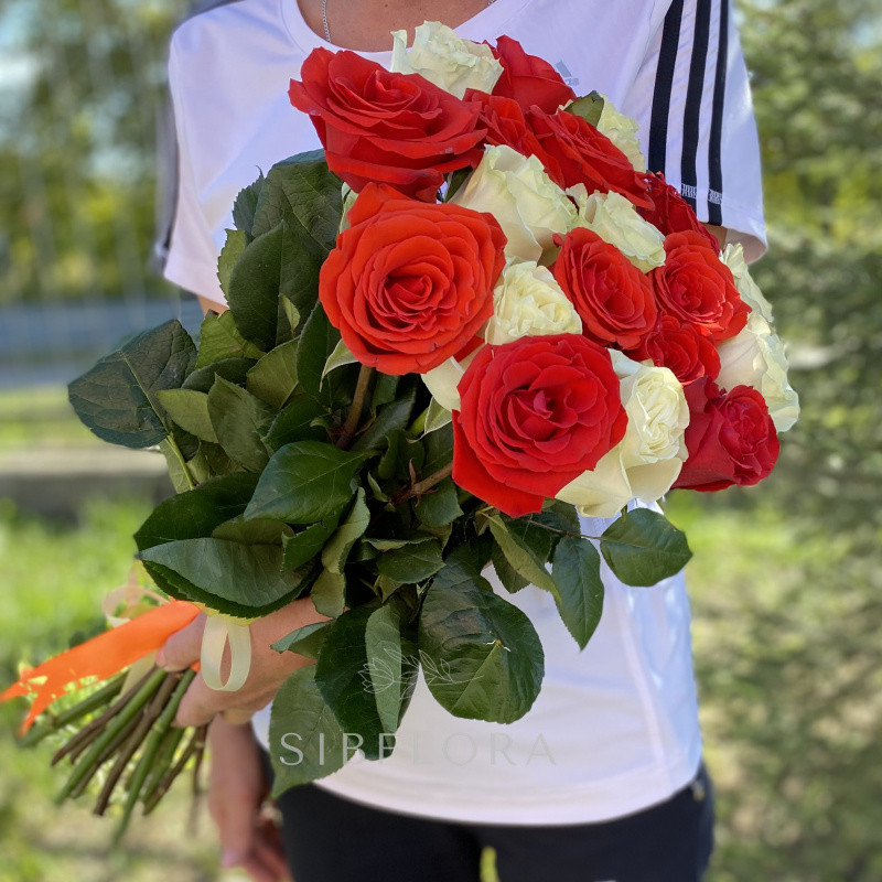 Букет из 19 роз Nina и Mondiale (Эквадор), 50 см 1
