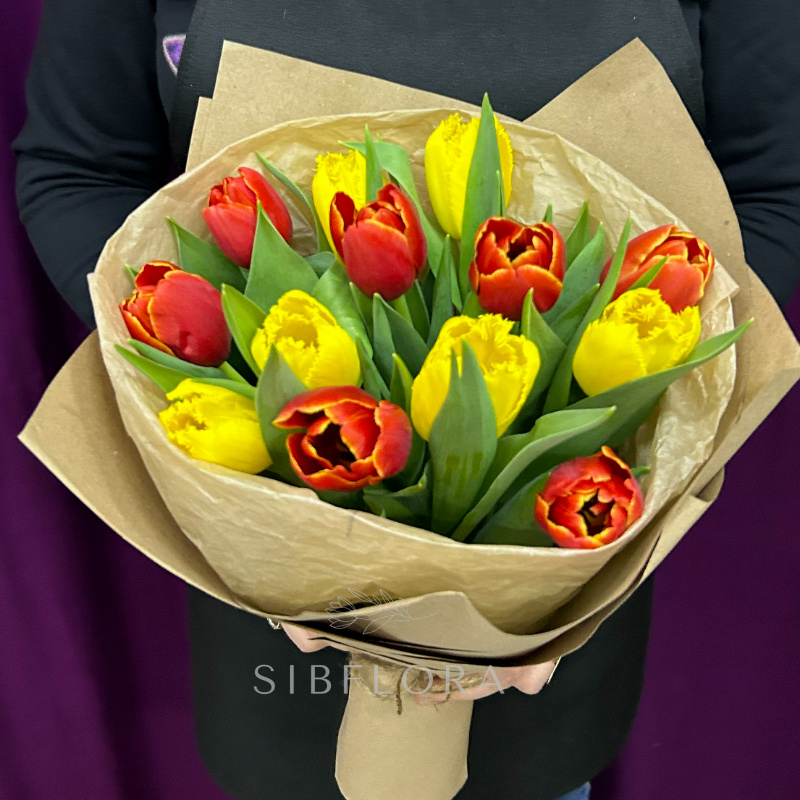 13 Омских бахромчатых тюльпанов в оформлении 1