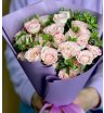 Букет «7 кустовых роз с зеленью»