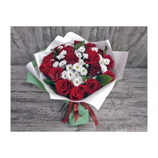 Букет «Красная роза с хризантемой»