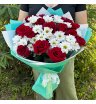 Сборный букет из красной розы с хризантемой